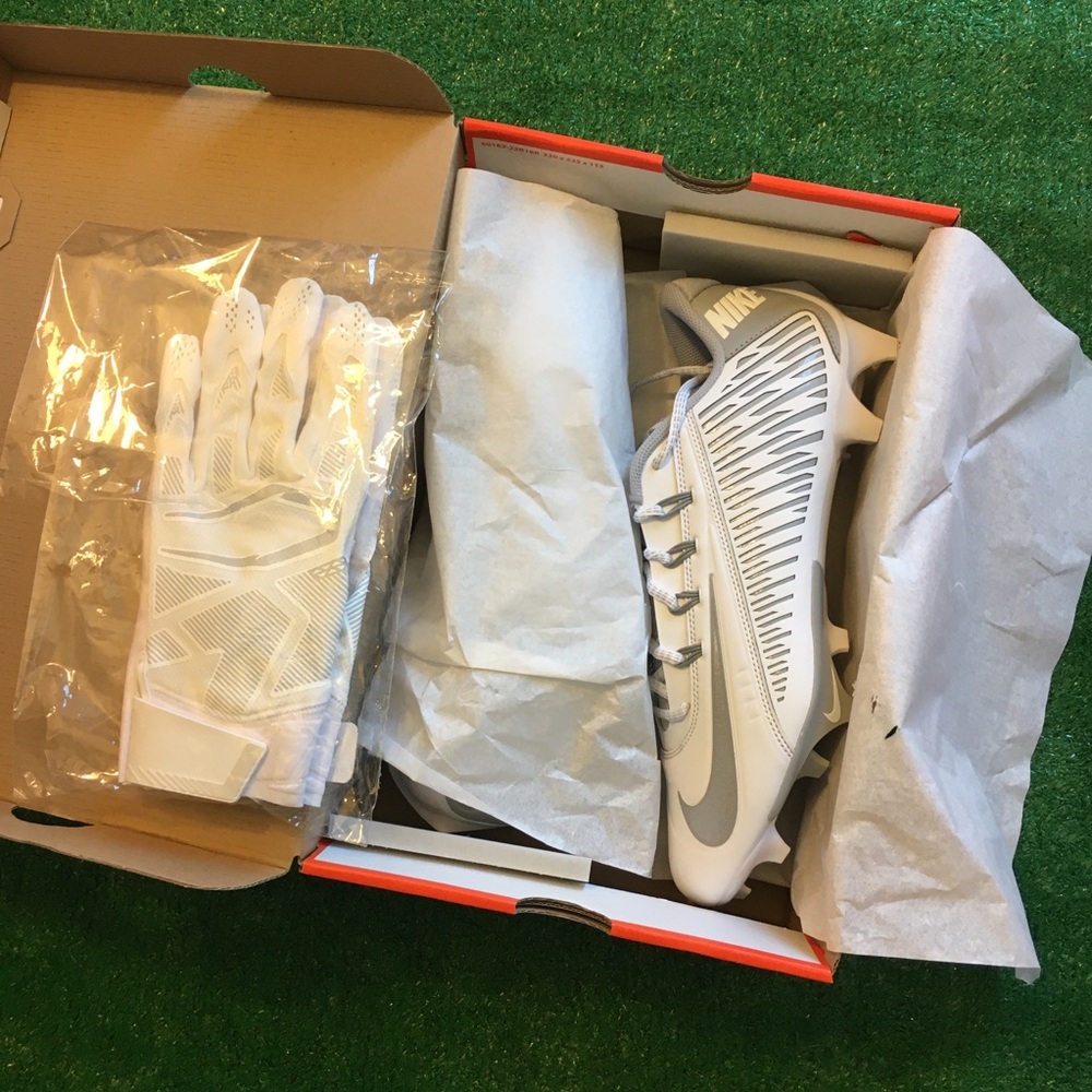 NEW NIKE VAPOR EDGE 360 VC CLEATS / NFL CUTTERS REV PRO 4.0 WR FOOTBALL GLOVES